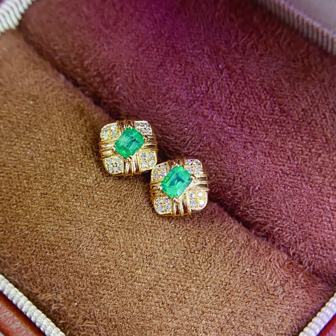 18K Gold Emerald Earrings - 4