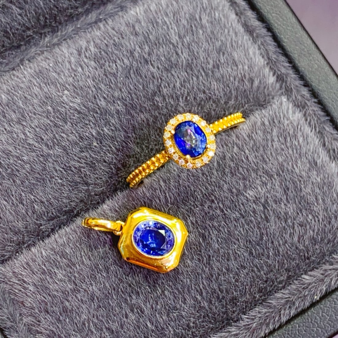 18K Gold Sapphire Set - 2