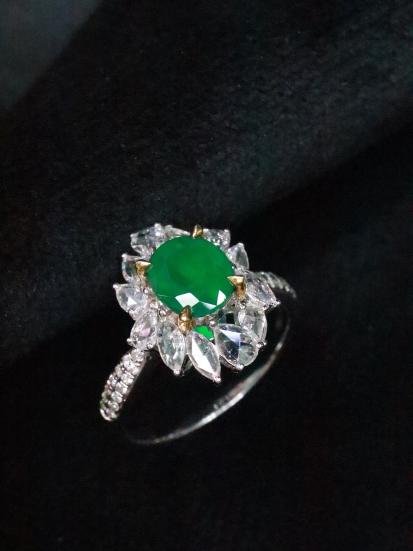 18K Gold Emerald Ring - 4