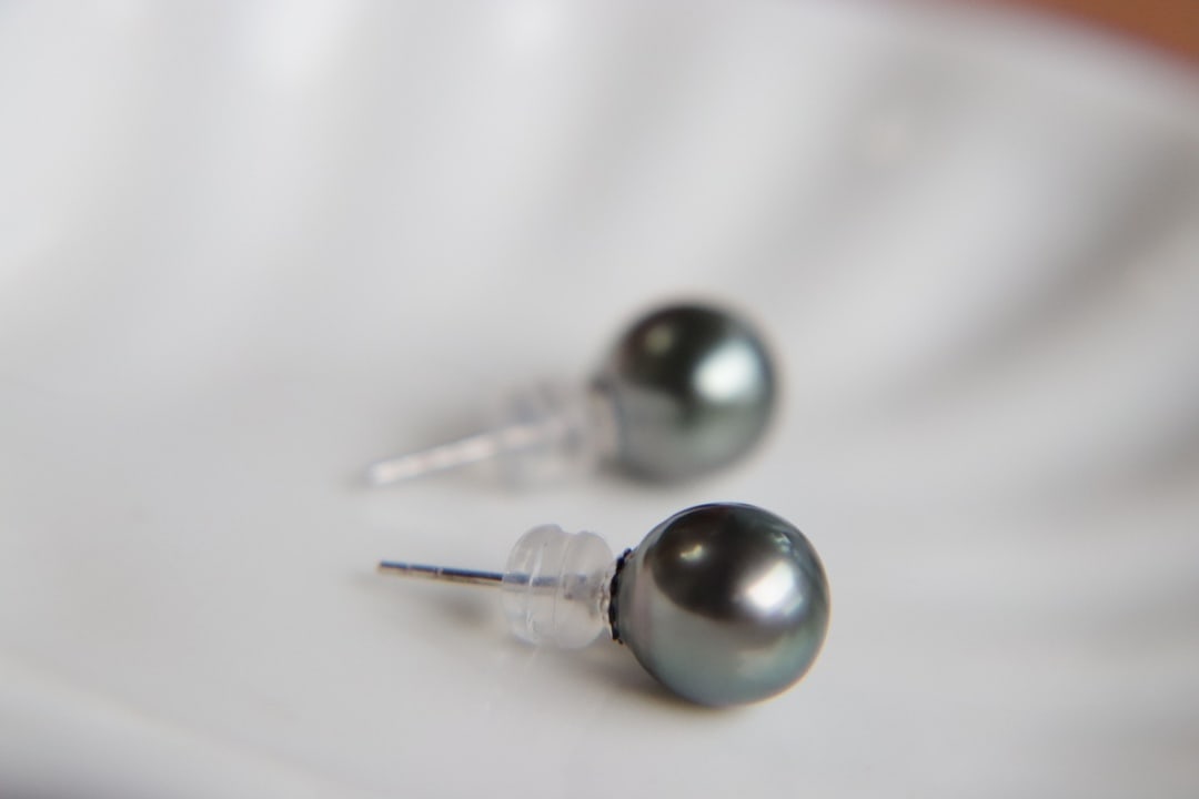 18K Gold Tahitian Pearl Earrings - 2