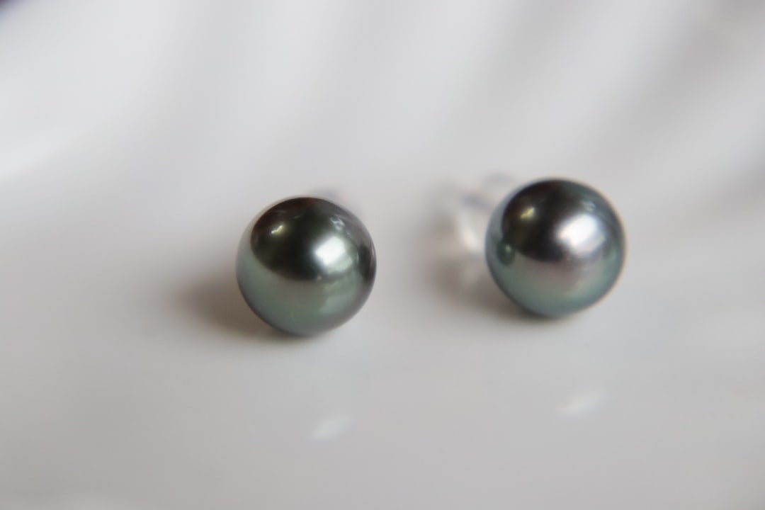 18K Gold Tahitian Pearl Earrings - 3
