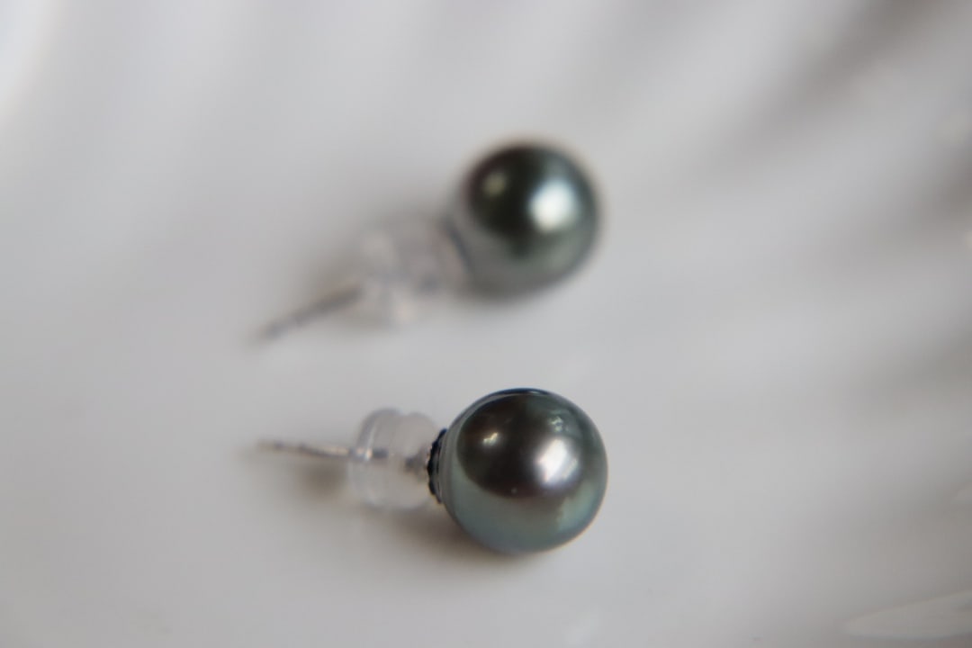 18K Gold Tahitian Pearl Earrings - 4