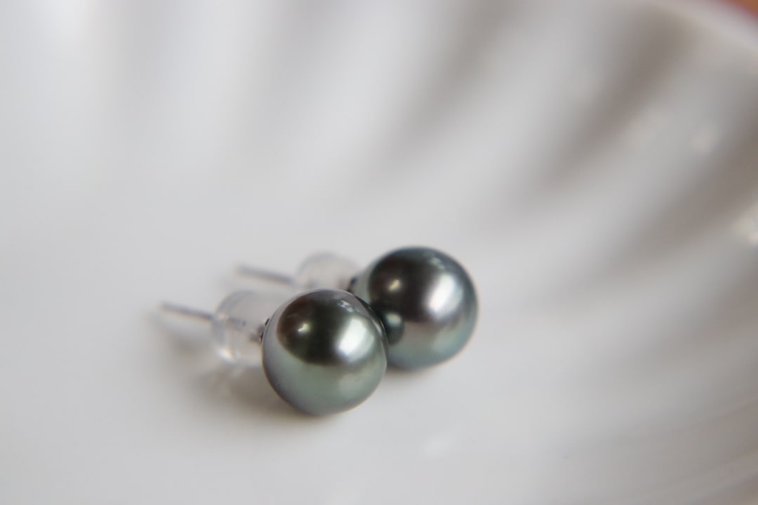 18K Gold Tahitian Pearl Earrings - 6