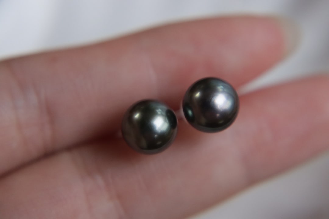18K Gold Tahitian Pearl Earrings - 7