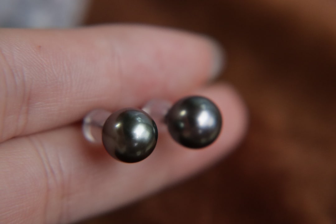 18K Gold Tahitian Pearl Earrings - 8
