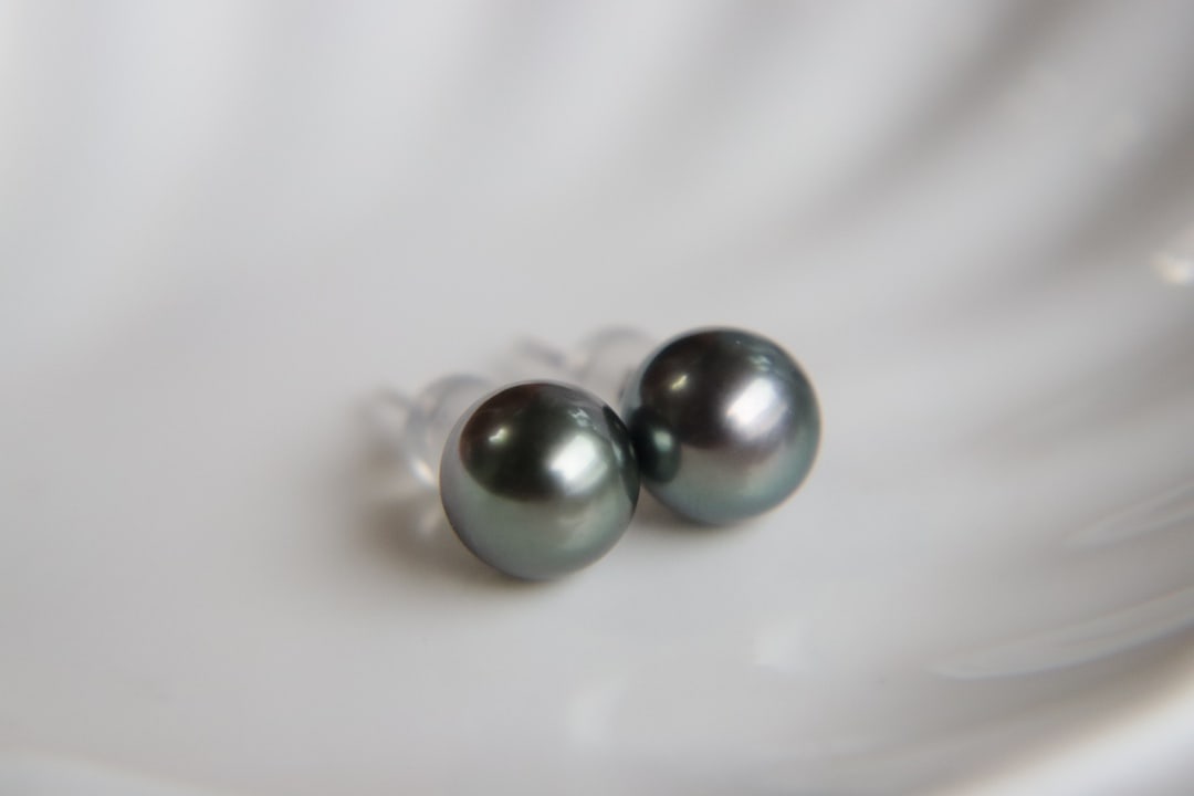 18K Gold Tahitian Pearl Earrings - 9