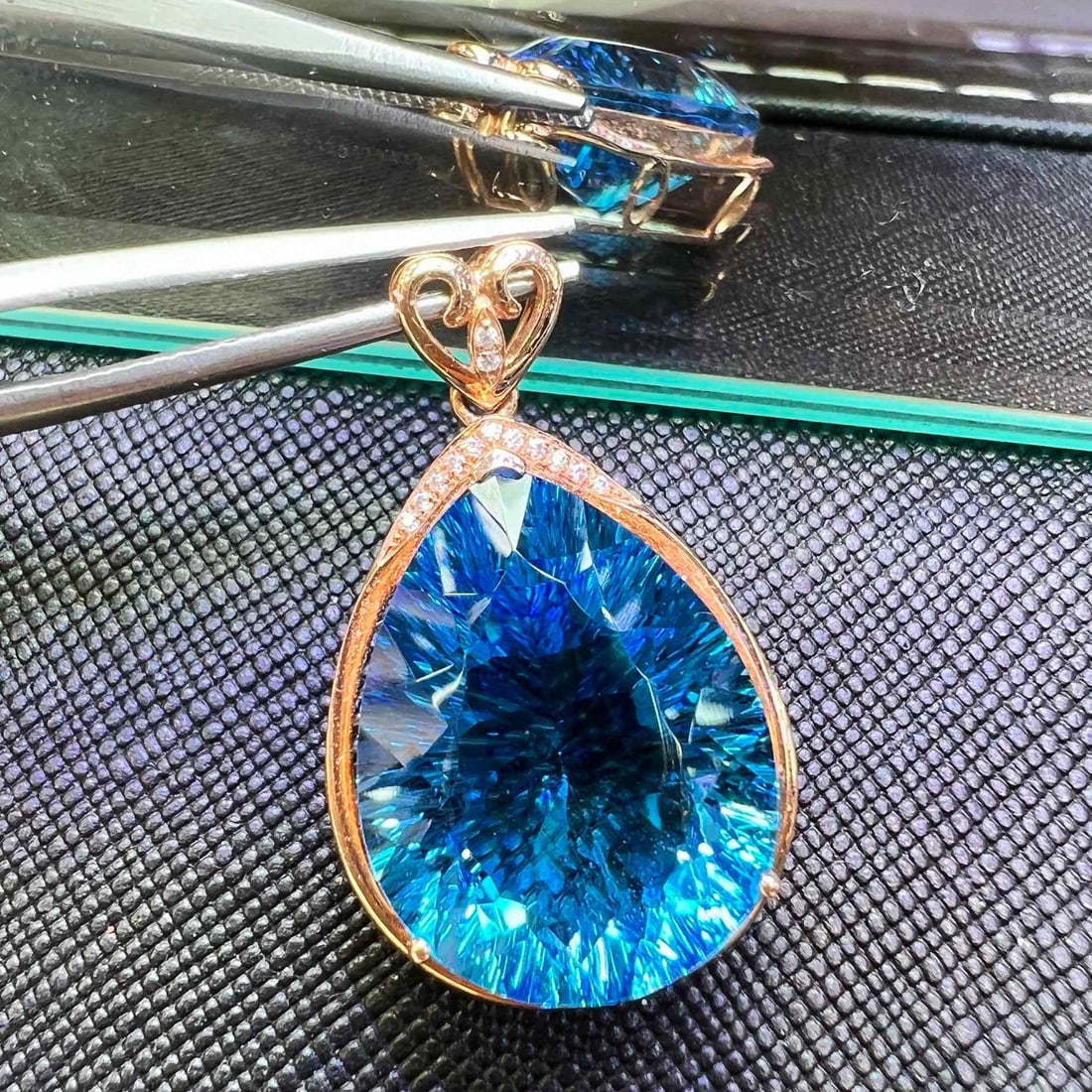 14K GOLD 17 CT NATURAL TOPAZ & DIAMOND PENDANT - 2