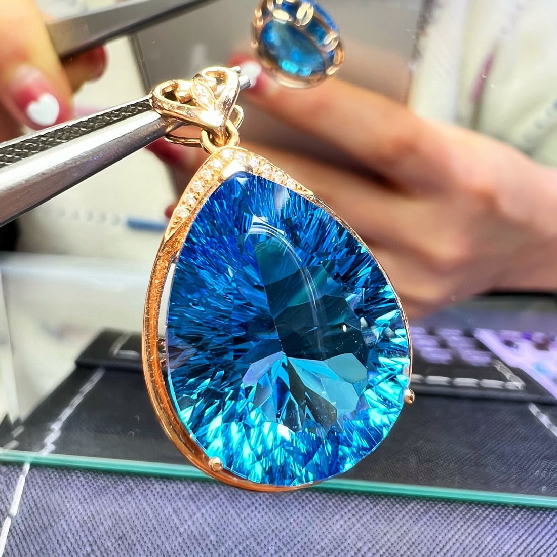 14K GOLD 17 CT NATURAL TOPAZ & DIAMOND PENDANT - 5