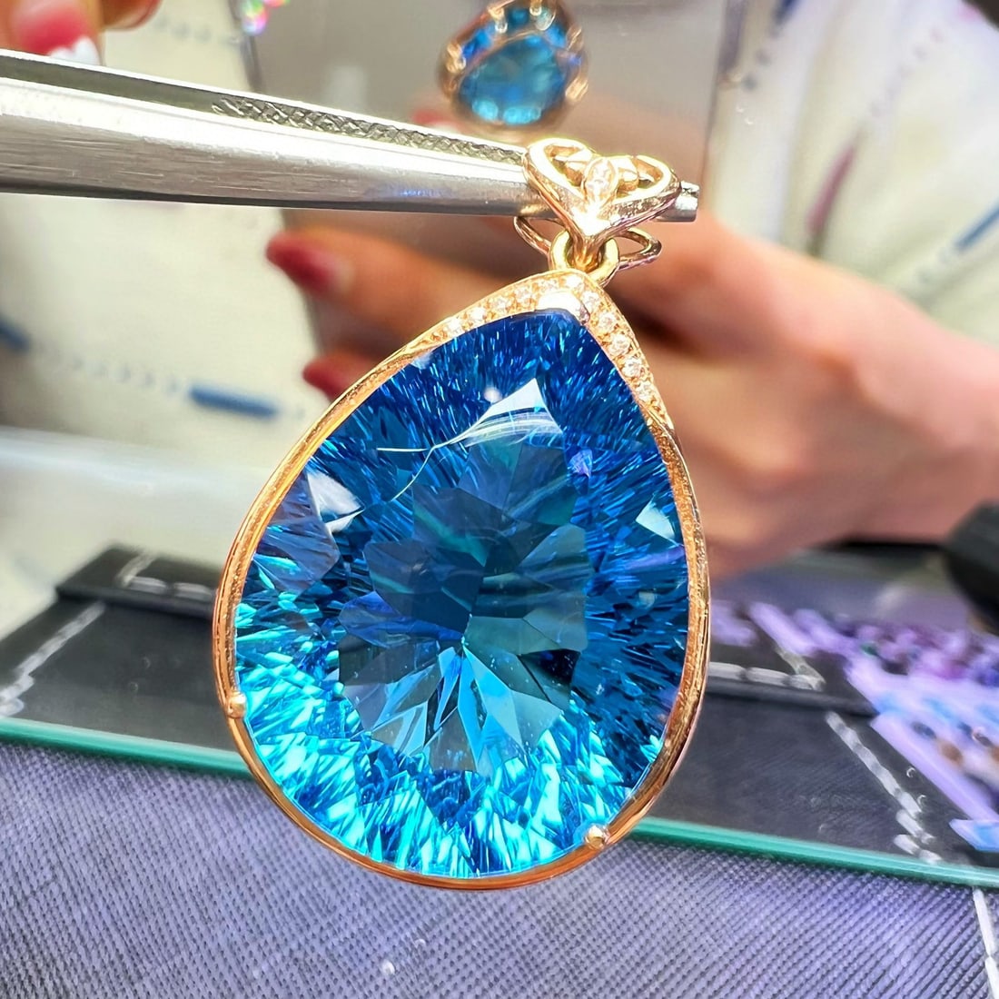 14K GOLD 17 CT NATURAL TOPAZ & DIAMOND PENDANT - 6