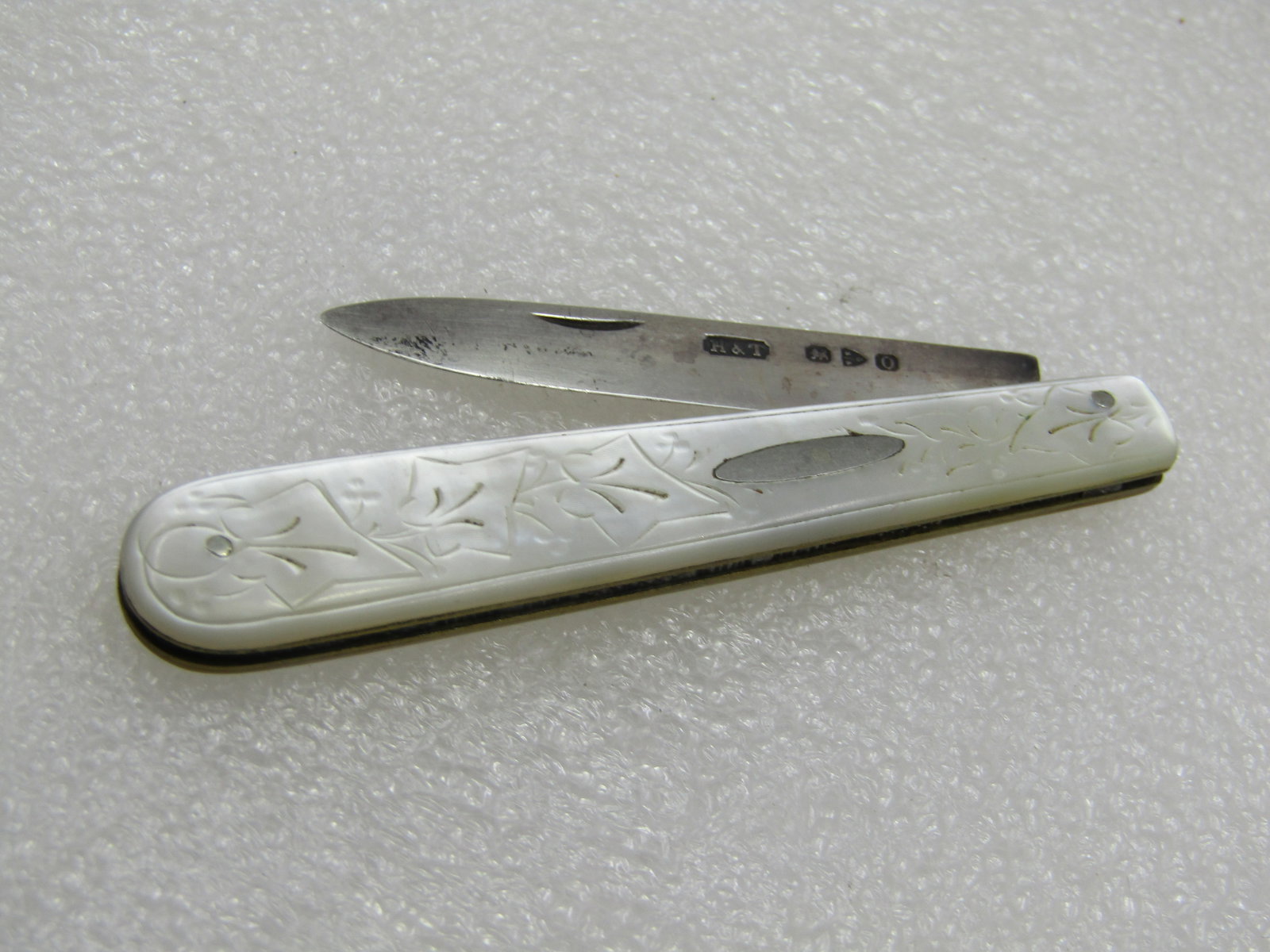 Edwardian Amber Glass Leaf Pendant, 20" Twisted Foxtail Chain Necklace - 3