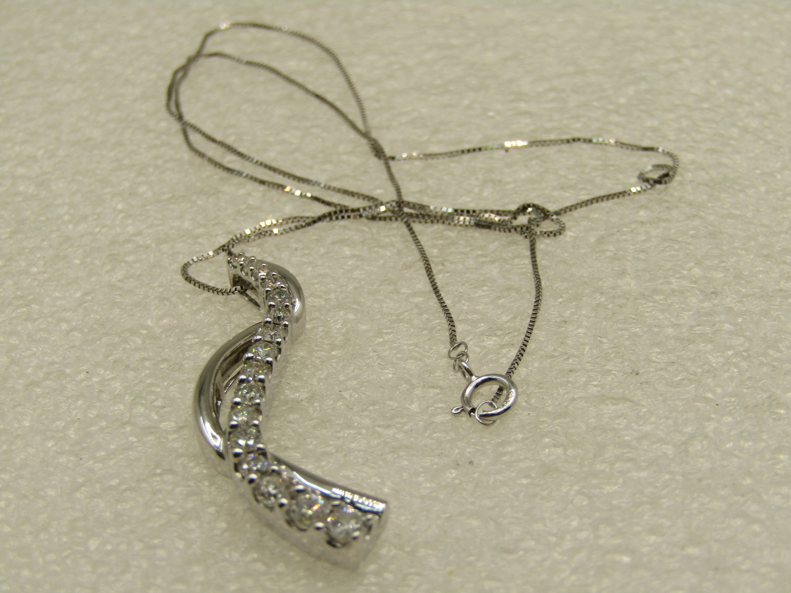 14kt 16 Diamond Journey Necklace, 18" Signed M, Curved Accent - 7