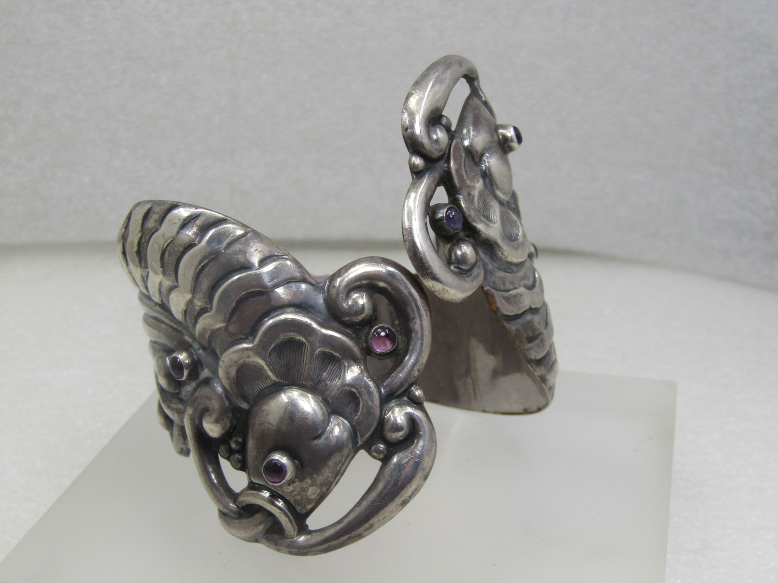 Vintage Sterling Double Fish Clamper Bracelet, Amethyst Accents, 7.5", Signed Valladares: Title:Vintage Sterling Double Fish Clamper Bracelet, Amethyst Accents, 7.5", Signed ValladaresDescription:Vintage Sterling Double Fish Clamper Bracelet, Amethyst Accents, 7.5", Signed Valladares and