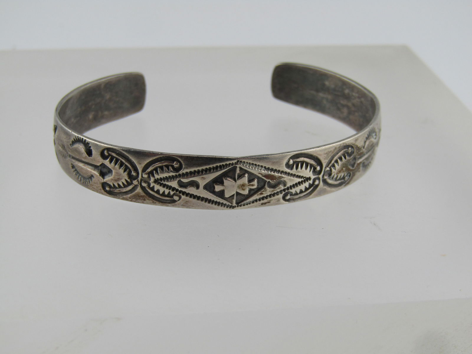 Vintage Sterling Southwestern Cuff Bracelet, Stamped, 5.75", Youth, 1960's-1970's: Title:Vintage Sterling Southwestern Cuff Bracelet, Stamped, 5.75", Youth, 1960's-1970'sDescription:Vintage Sterling Southwestern Cuff Bracelet, Stamped, 5.75", Youth, 1960's-1970's. This is appx.