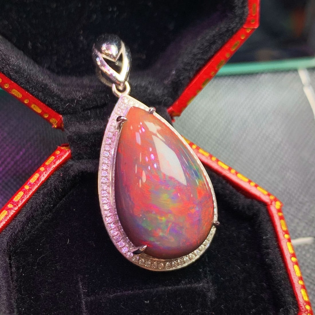 14K GOLD 13 CT NATURAL OPAL & DIAMOND PENDANT - 4