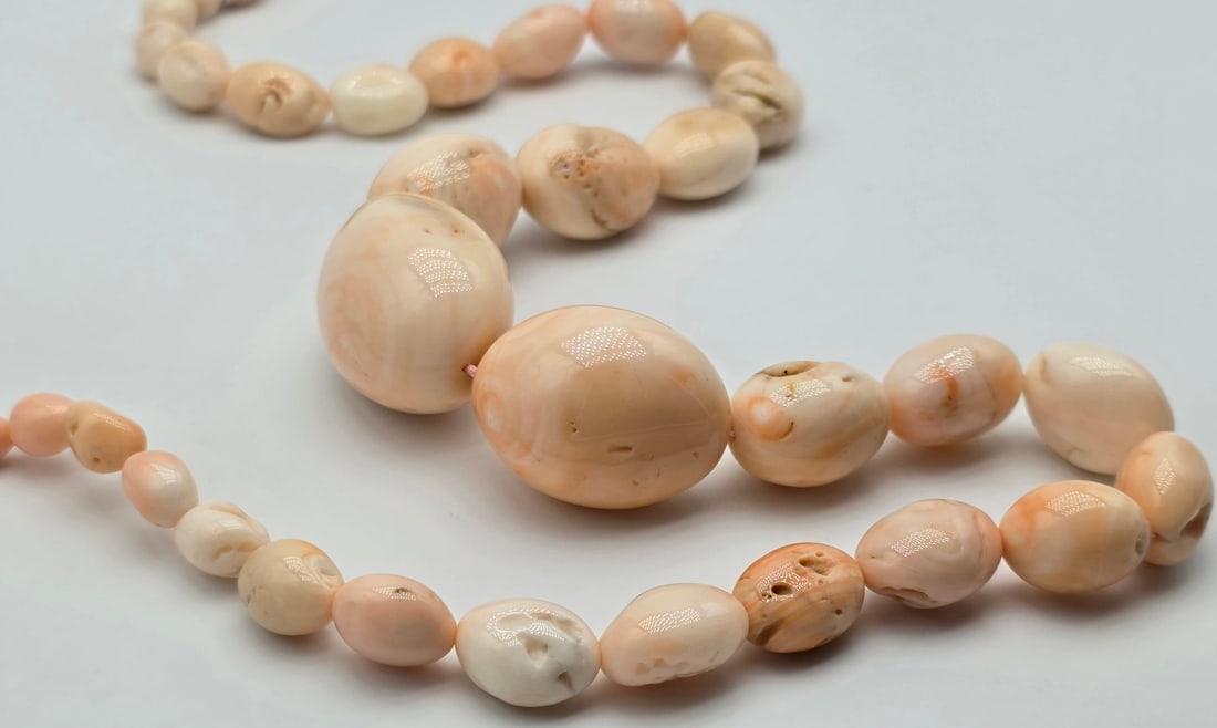 Momo coral necklace, 8 to 18 mm, with 18 kt (750) yellow gold clasp - 5