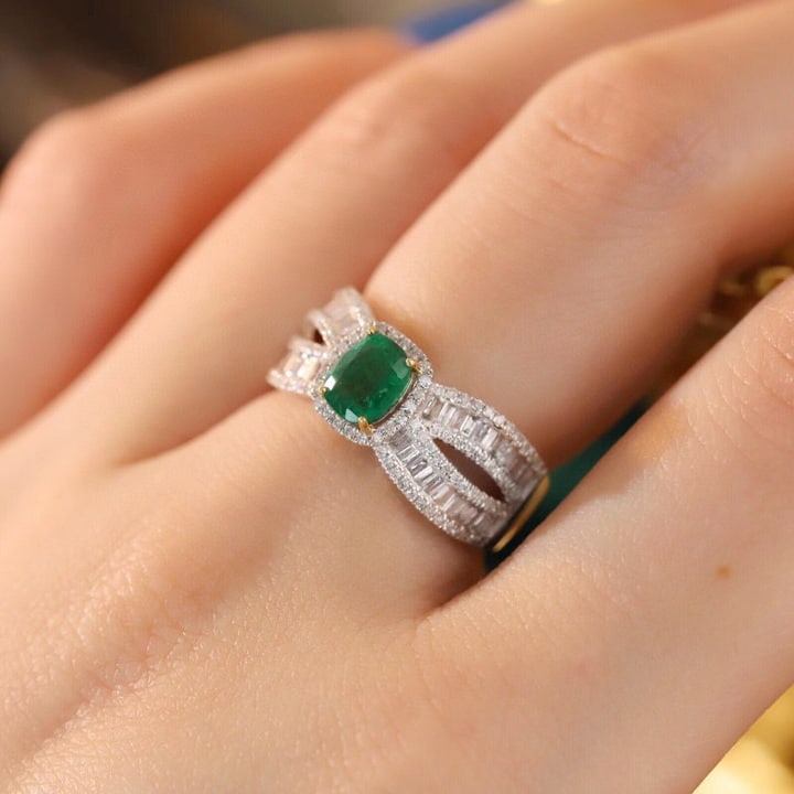 14K GOLD 1.25 CTW NATURAL EMERALD & DIAMOND RING - 6