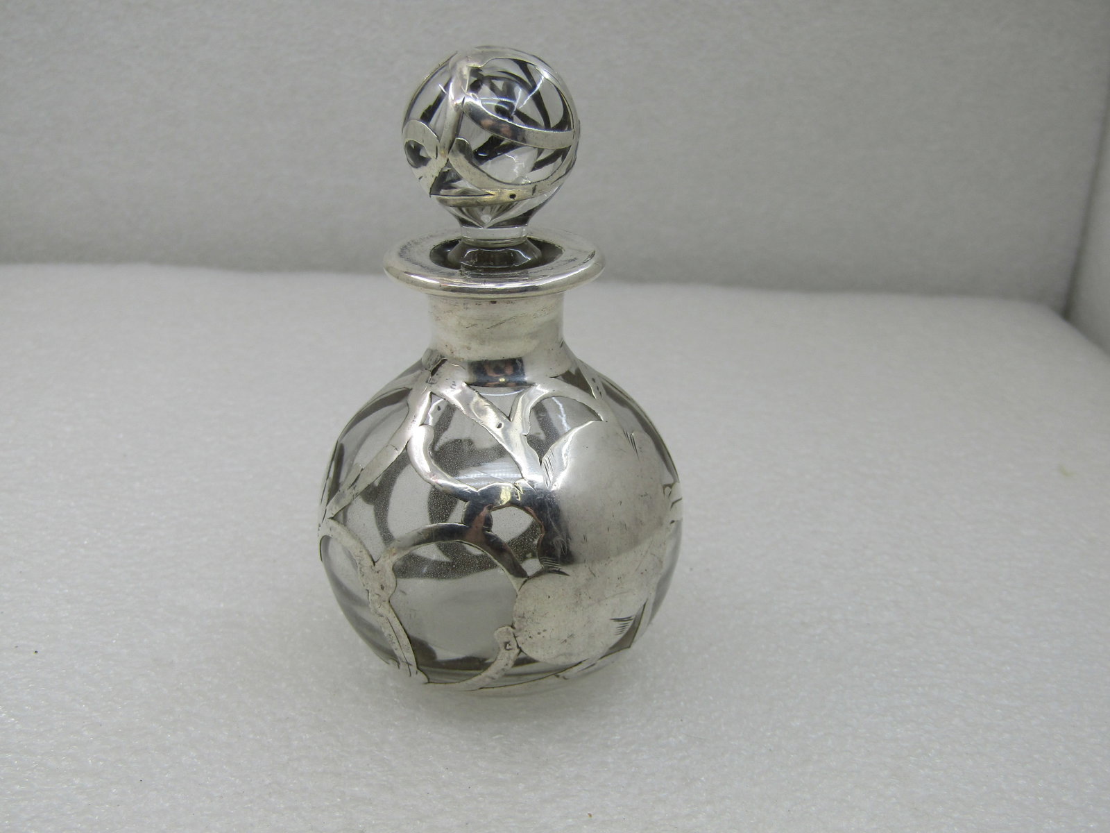 Vintage Art Nouveau Glass & Sterling Perfume Dresser Bottle, 3.5": Title:Vintage Art Nouveau Glass & Sterling Perfume Dresser Bottle, 3.5"Description:Vintage Art Nouveau Glass & Sterling Perfume Dresser Bottle, 3.5" tall and appx. 2" wide - cruet stylee design with
