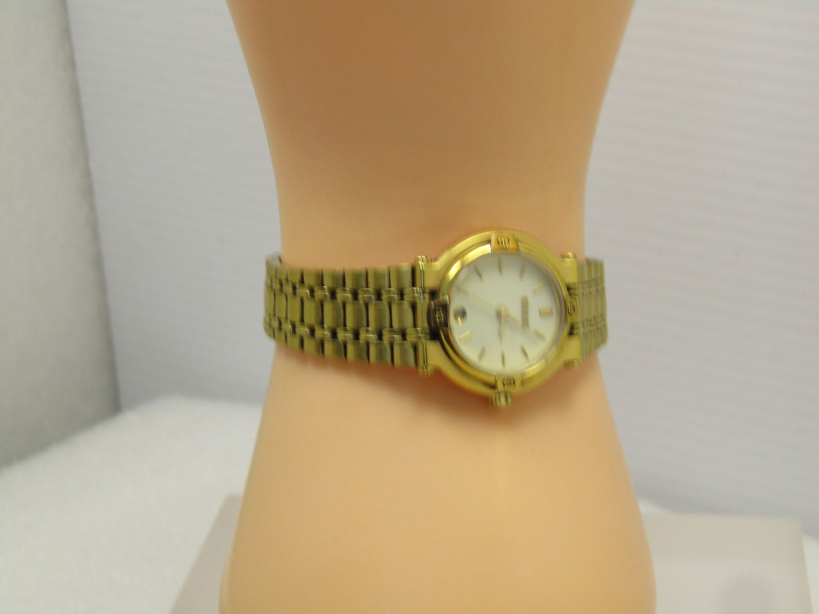 Ladies' Gucci Gold Tone Watch with Date & Second Hand, 1980's-1990's, Runs - 3