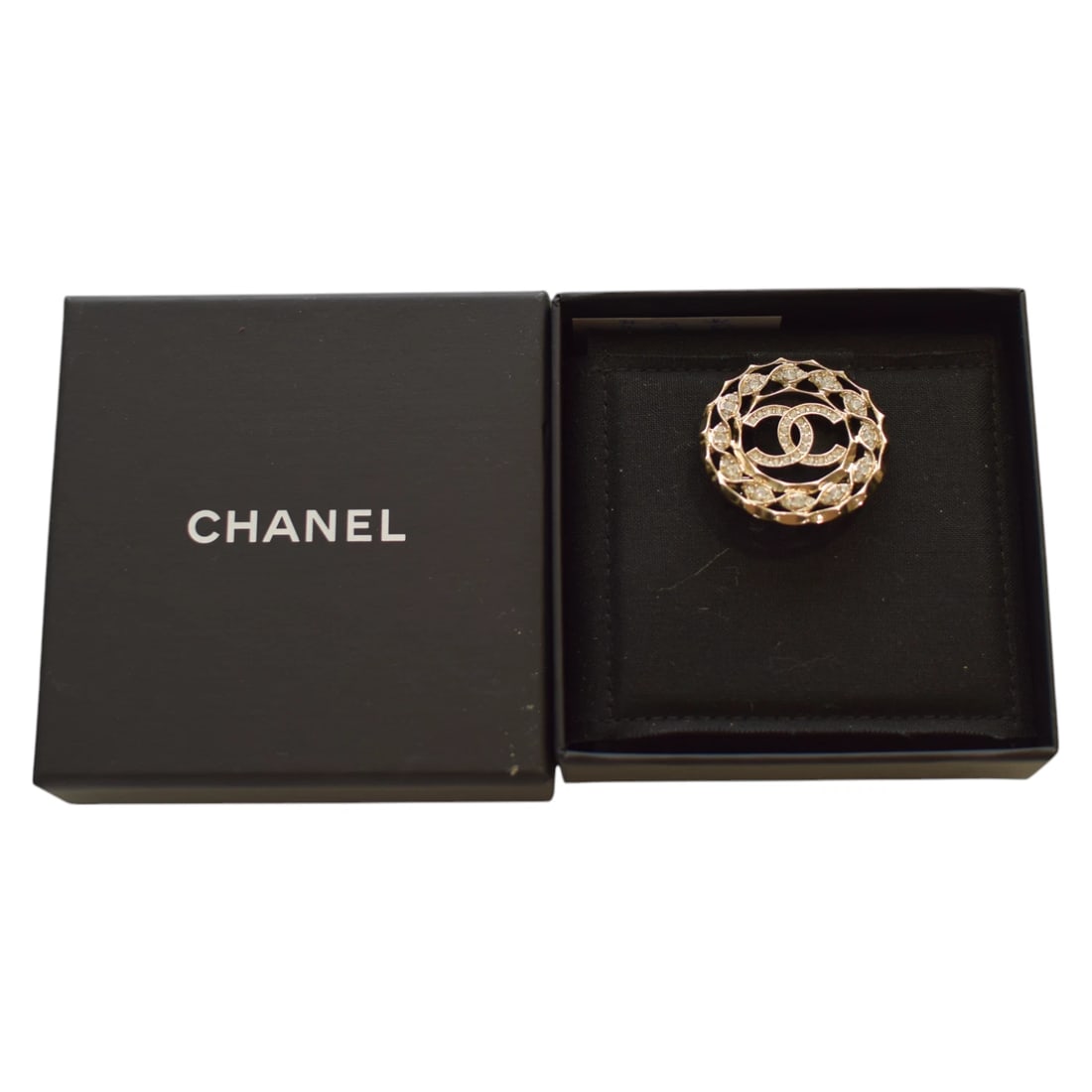 Chanel round wreath gold tone safety pin brooch with crystal embellishment - 5