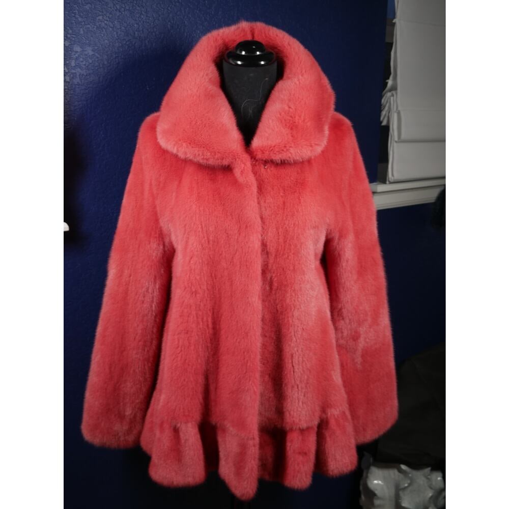 Stunning NWOT Hot Coral Pink Mink Fur Coat Jacket: Here is a stunning Hot Coral Pink Female Mink Fur coat! It is in NEW condition, no damage at all. Fur is buttery soft, supple & fluffy, has a ruffle hem. It has hook & eye closures & No monogram. This