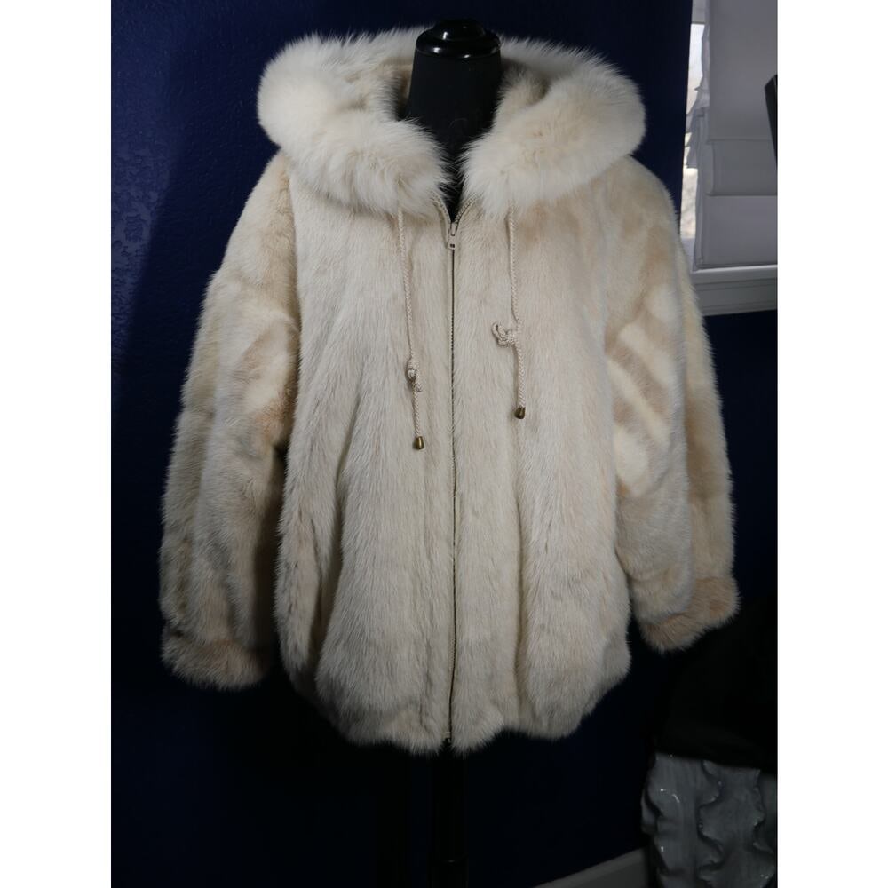 Gorgeous Blush & Pearl Mink & Fox Hooded Bomber Fur Coat Jacket: Here is a gorgeous bomber coat! It is blush mink (Ivory mink with peach under fur) with Pearl mink insert design on the dolman sleeves, It has a fixed hood with pearl Fox fur trim. It is in excellent