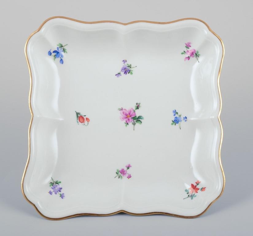 Meissen, Germany. Two shallow square bowls with polychrome floral motifs. Approx. 1920s. - 3