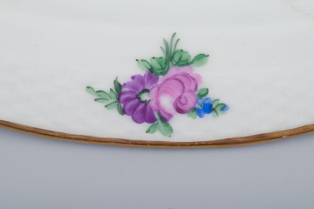 Royal Copenhagen Saxon Flower, very large oval serving platter in porcelain. Early 20th C. - 5