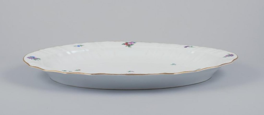 Royal Copenhagen Saxon Flower, very large oval serving platter in porcelain. Early 20th C. - 6