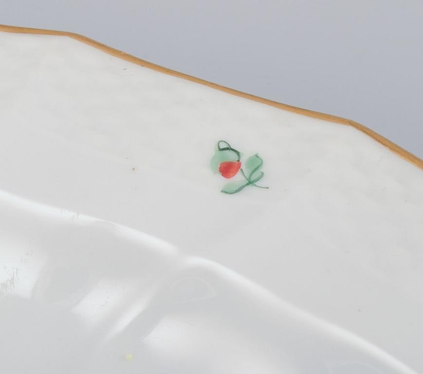 Royal Copenhagen Saxon Flower, very large oval serving platter in porcelain. Early 20th C. - 6