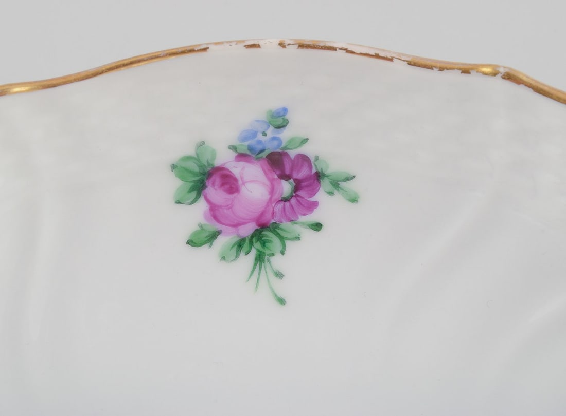 Royal Copenhagen Saxon Flower, round bowl in porcelain. Early 20th C. - 4