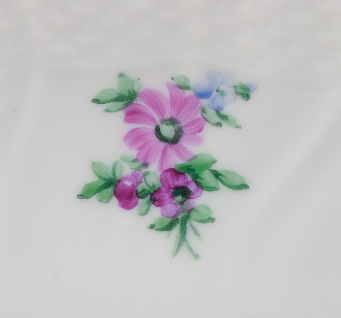 Royal Copenhagen Saxon Flower, round bowl in porcelain. Early 20th C. - 5