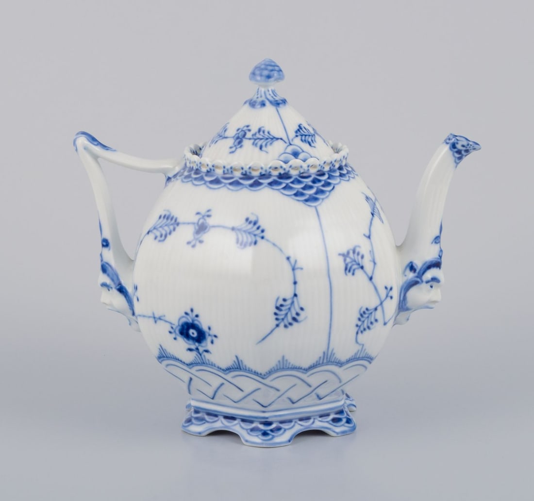 Royal Copenhagen Blue Fluted Full Lace, large teapot in porcelain - 2