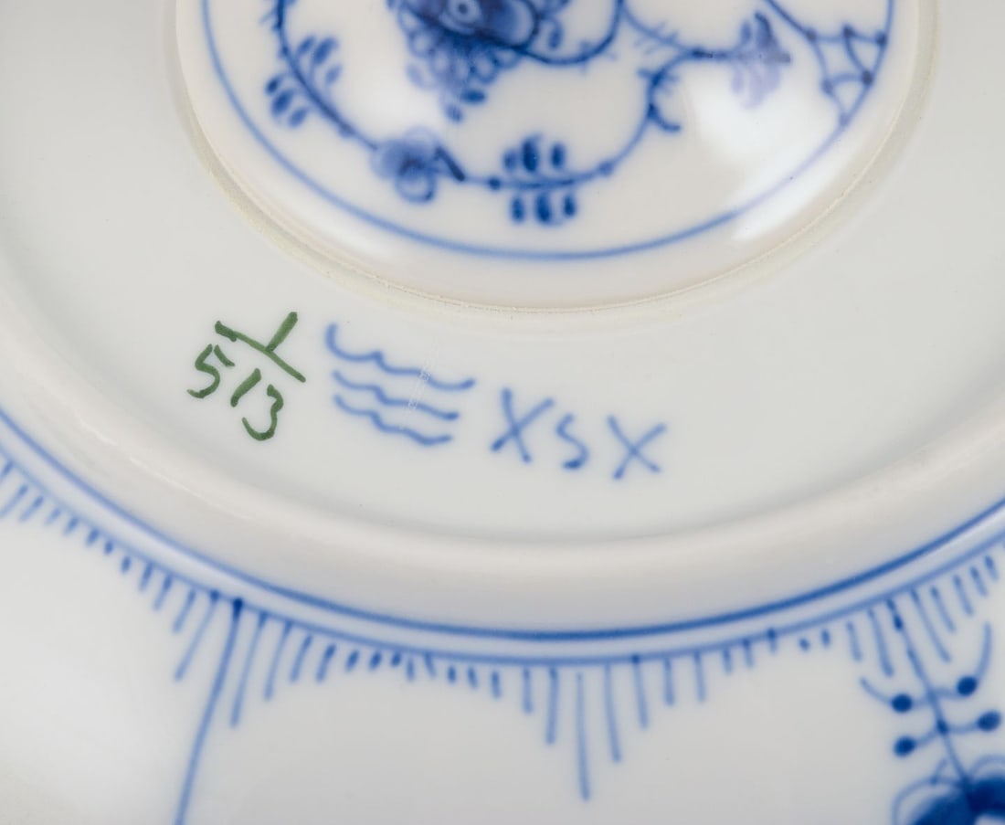 Royal Copenhagen Blue Fluted Half Lace, large centerpiece in porcelain. - 7