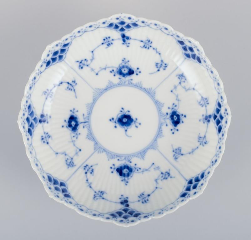 Royal Copenhagen Blue Fluted Half Lace, low centerpiece in porcelain. From 1968. - 3