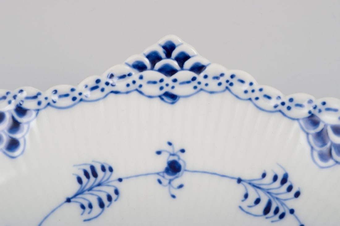 Royal Copenhagen Blue Fluted Half Lace, mussel-shaped bowl. Dated 1969-1974 - 5