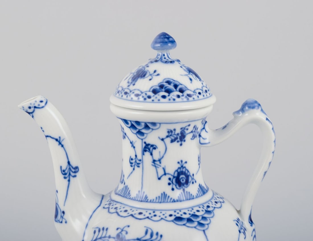 Royal Copenhagen Blue Fluted Half Lace, porcelain coffee pot. Dated 1969-1974. - 4