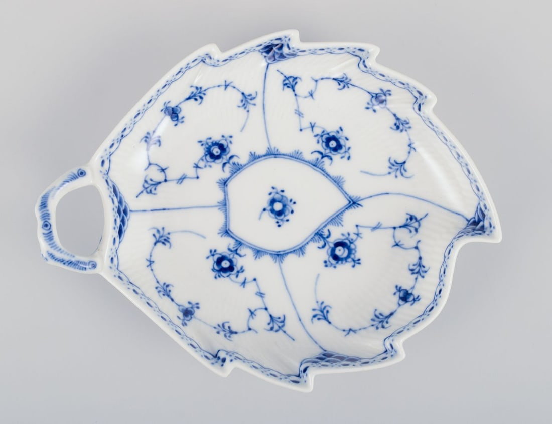 Royal Copenhagen Blue Fluted Half Lace, leaf-shaped dish with handle. Dated 1968. - 2