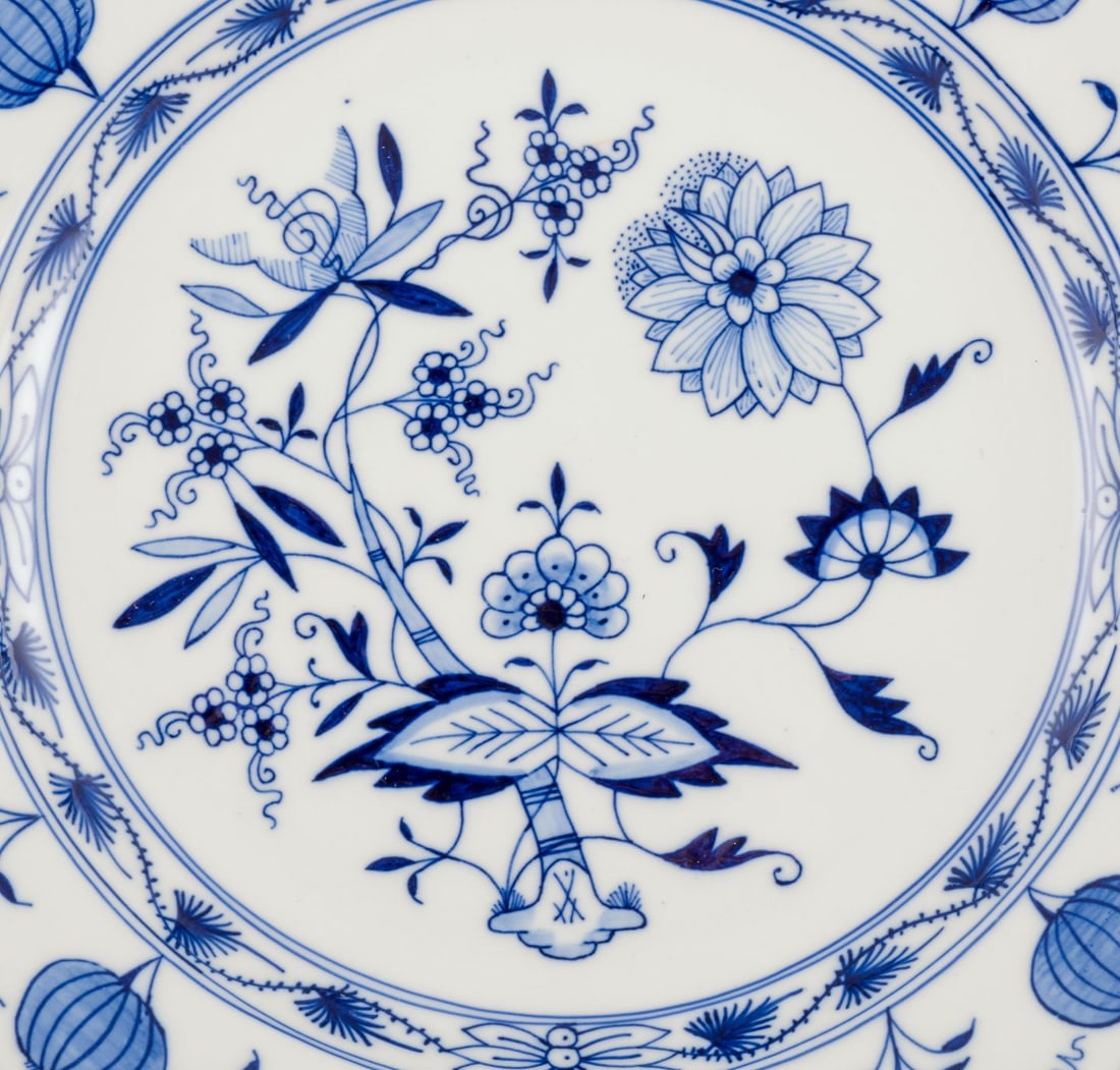 Meissen, Germany. Blue Onion pattern. Three deep dinner plates in porcelain. Approx. 1900. - 5
