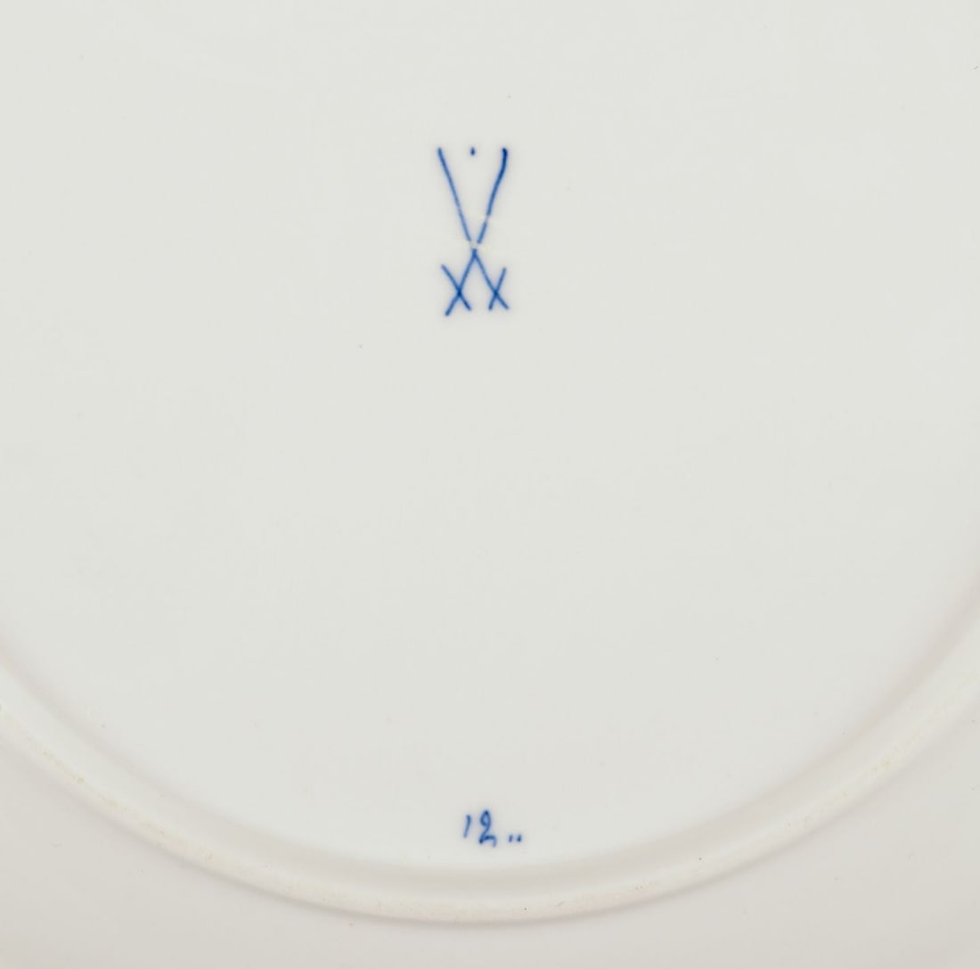 Meissen, Germany. Blue Onion pattern. Three deep dinner plates in porcelain. Approx. 1900. - 7