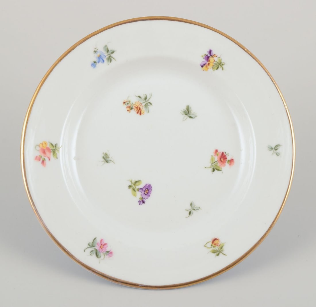 Six small porcelain plates. Hand-painted with polychrome floral motifs and gold rims. - 3