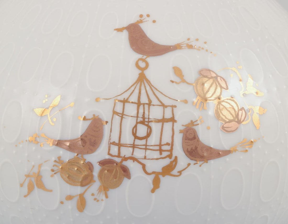 Bjørn Wiinblad for Rosenthal. Narrow-necked vase in porcelain. From the "Romanze" series. - 3