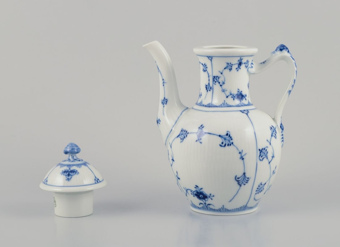 Royal Copenhagen Blue Fluted Plain, hand-painted coffee pot in porcelain. 1969-1974 - 4