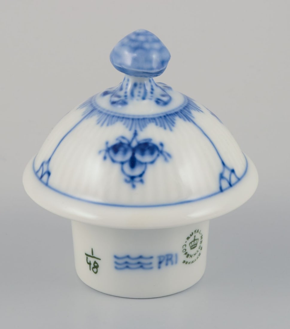 Royal Copenhagen Blue Fluted Plain, hand-painted coffee pot in porcelain. 1969-1974 - 5