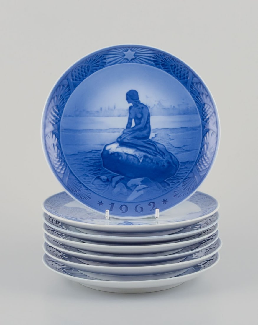 Royal Copenhagen, set of seven Christmas plates in porcelain. Years: 1962-1966, 1968, and 1969: Title: Royal Copenhagen, set of seven Christmas plates in porcelain. Years: 1962-1966, 1968, and 1969 Description: Royal Copenhagen, a set of seven Christmas plates. Years: 1962-1966, 1968, and 1969.