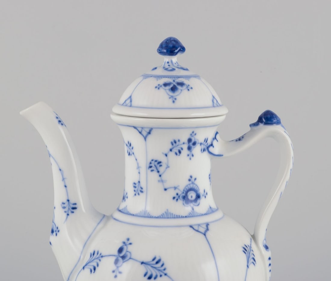 Royal Copenhagen Blue Fluted Plain porcelain coffee pot. Snail handle. Approx. 1930 - 2