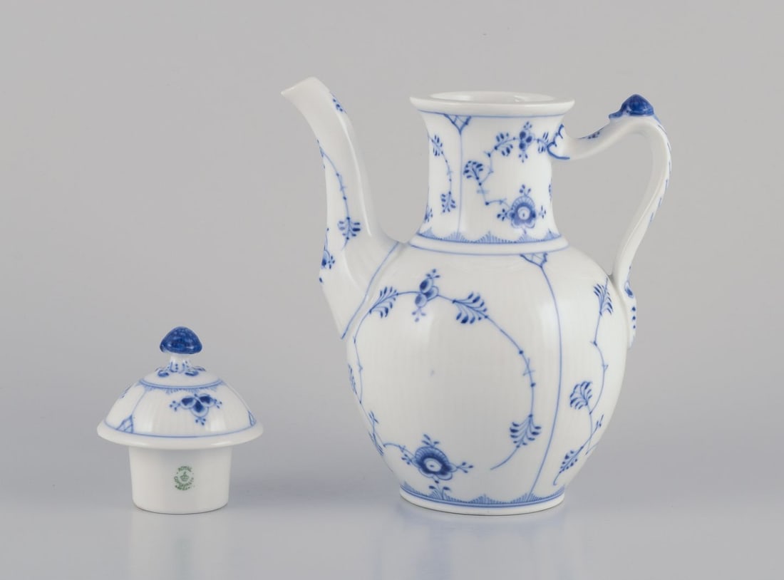 Royal Copenhagen Blue Fluted Plain porcelain coffee pot. Snail handle. Approx. 1930 - 4
