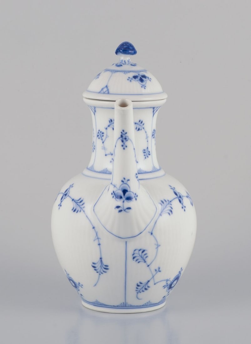Royal Copenhagen Blue Fluted Plain porcelain coffee pot. Snail handle. Approx. 1930 - 6