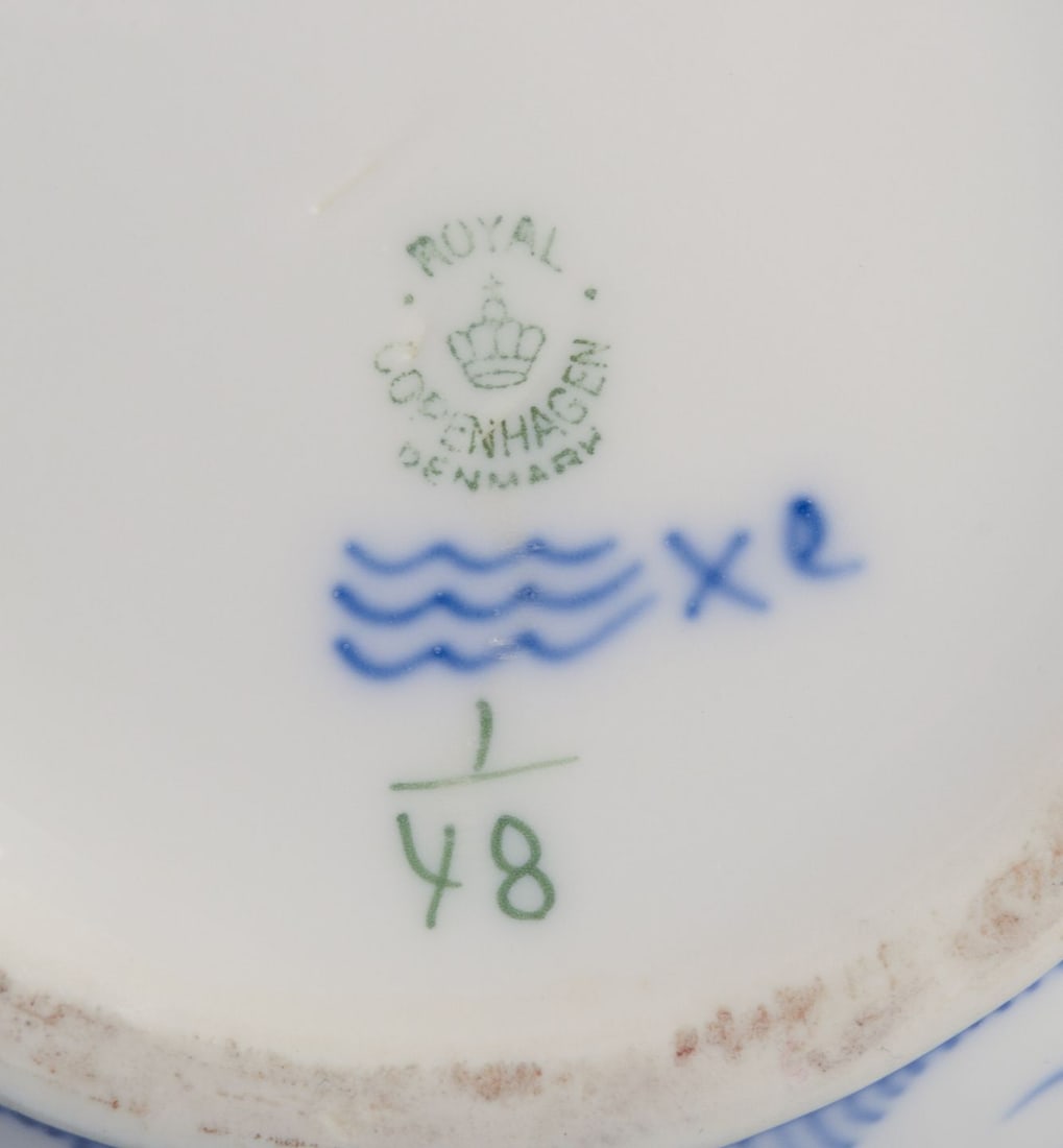 Royal Copenhagen Blue Fluted Plain porcelain coffee pot. Snail handle. Approx. 1930 - 7