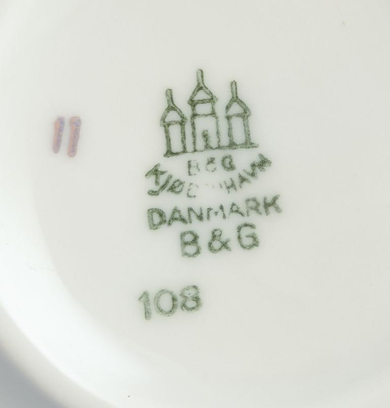 Bing and Grondahl, “Milky Way”. Six porcelain teacups with saucers. Gold decoration. Ca. - 7