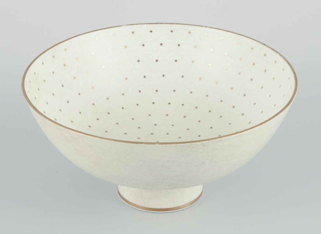 Arthur Percy for Gefle, Sweden. Porcelain bowl on base. Gold decoration with dots. Ca 1940s. - 2
